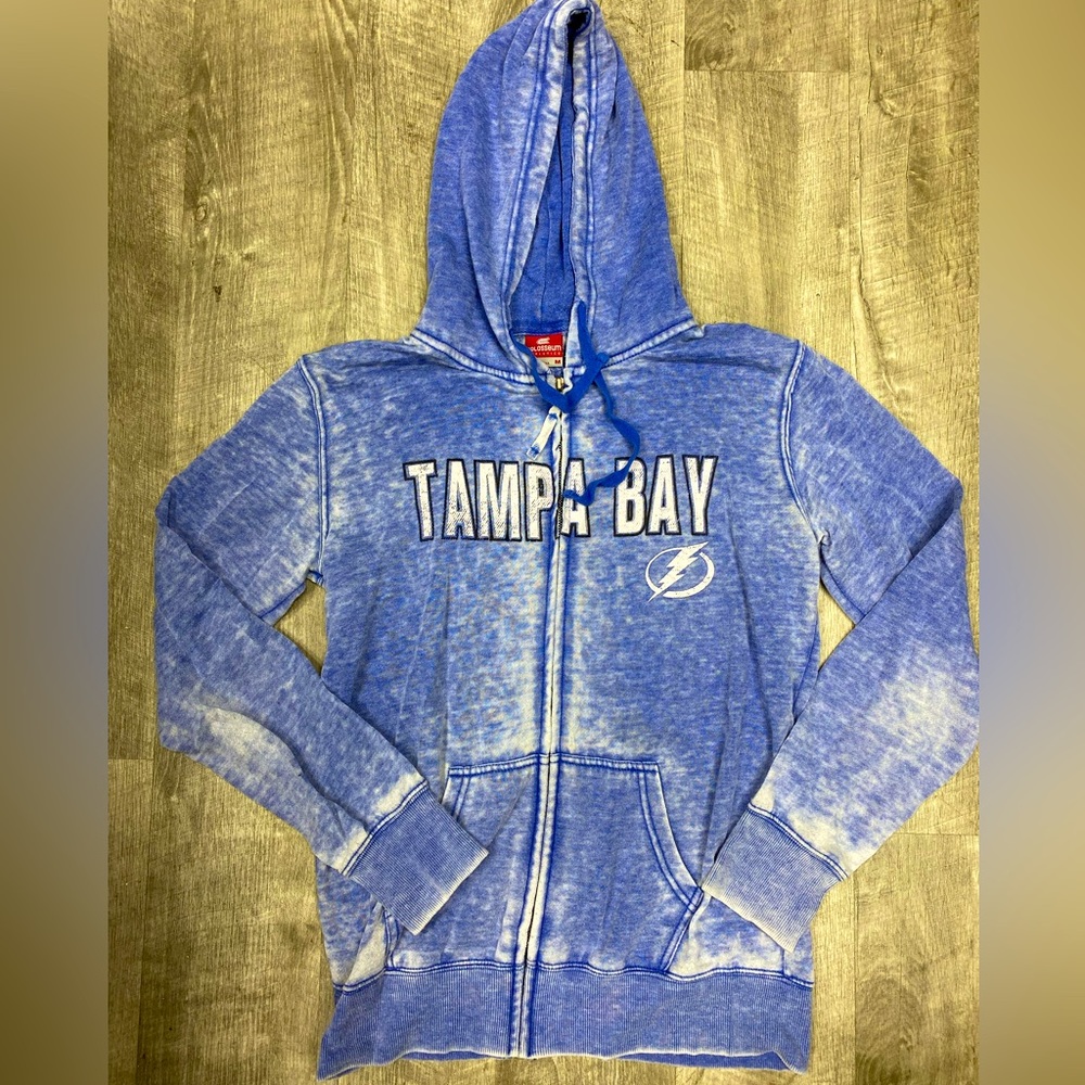Women’s Size Medium Tampa Bay Lightning Zip-Up Hoodie by Colosseum Athletics